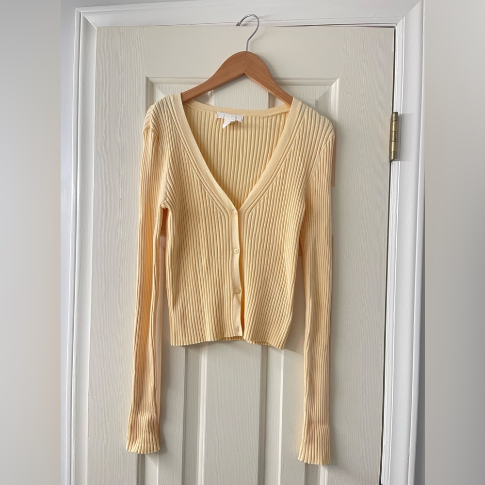 H&M button up sweater top